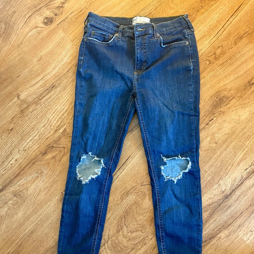 Free People Busted Knee Jeans size 28 Blue
